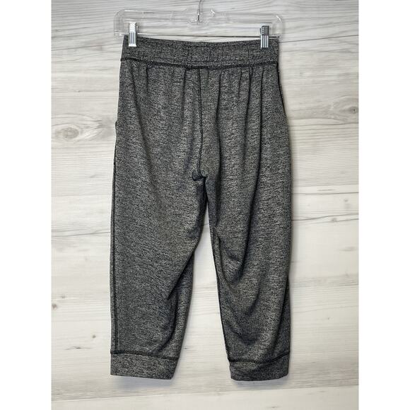 Under Armour Pants Womens XS Gray HeatGear Loose Fit Capri Sweatpants - Picture 13 of 15